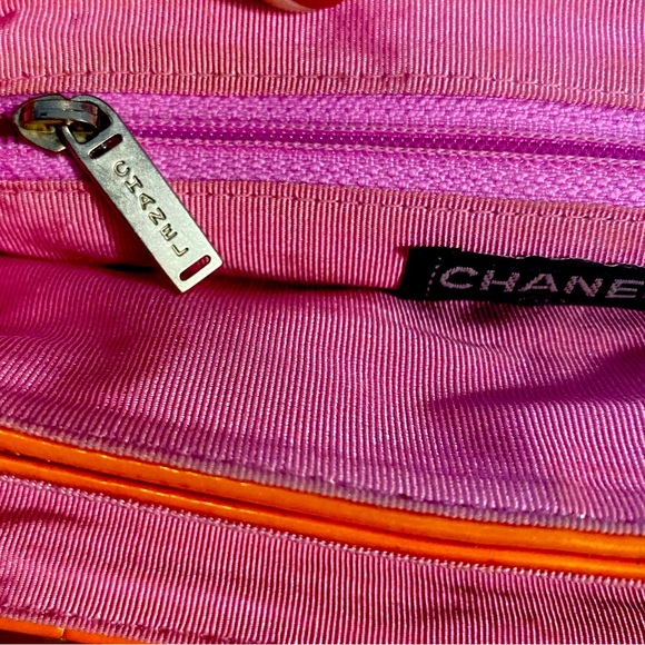 Chanel vintage unique patent leather clutch w/chain, pink and orange - Picture 5 of 15